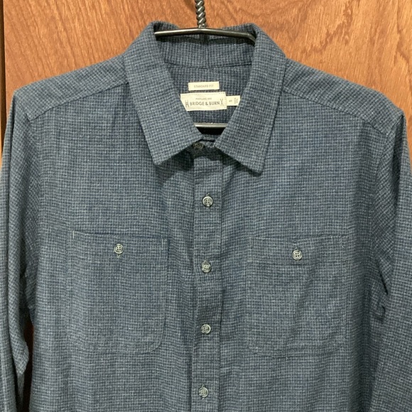 Bridge and Burn Men's Small Blue Patterned Long Sleeved Flannel Button-Up Shirt - Picture 2 of 5